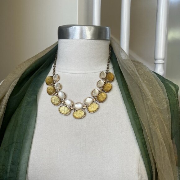 Oval Stones Jewelry - Necklace, Gold-plated Metal,Oval Stones in Gloss Gold-Pearl White Resin, Clasp.!